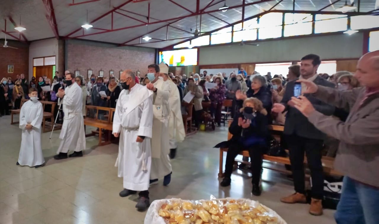 APN La Pampa | La Subsecretaría de Culto de La Pampa estuvo presente  mediante su director general, Dalmiro Arosteguichar, en la misa central de  la conmemoración en memoria San Cayetano.