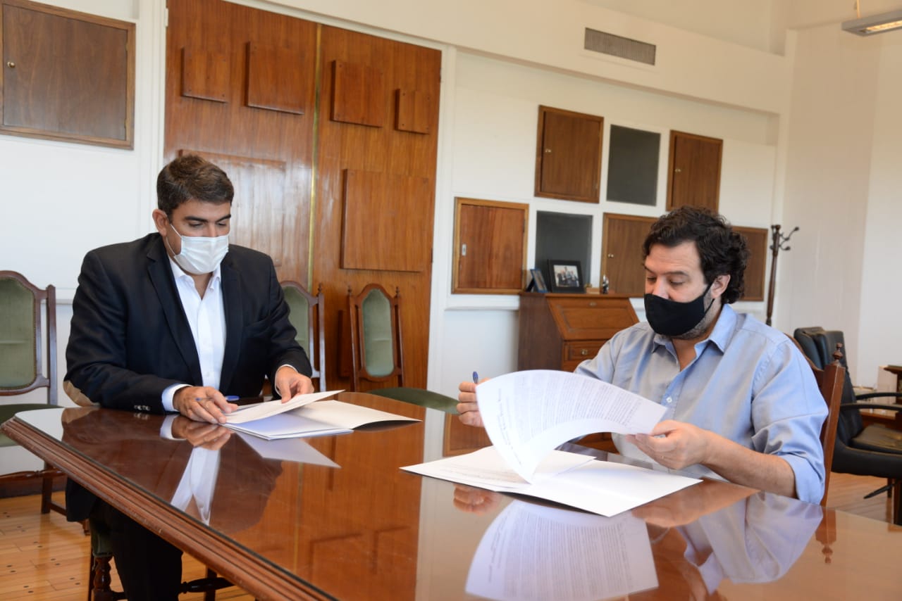 Programa “COOPERAR”: Ministerio de Gobierno y Facultad de Económicas y Jurídicas firmaron convenio