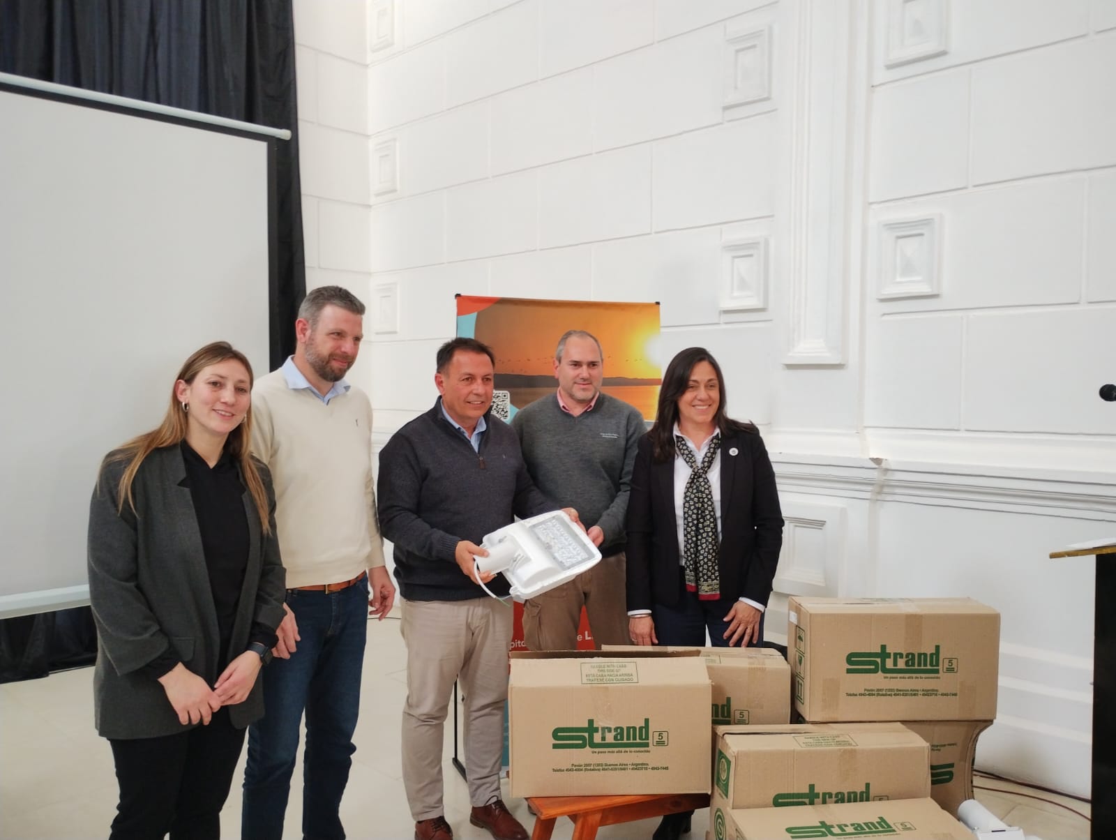 Nueva entrega de Luminarias LED y Feria Ambiental en General Acha