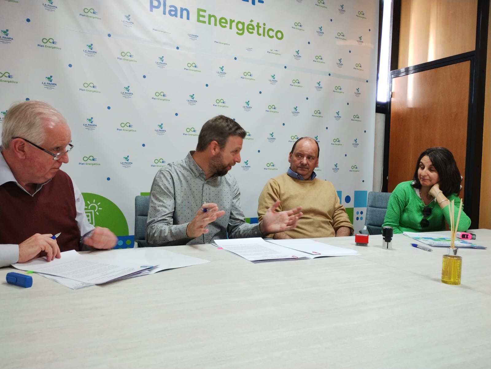 Se firmaron los primeros convenios para bombeo solar y agua potable en La Pampa