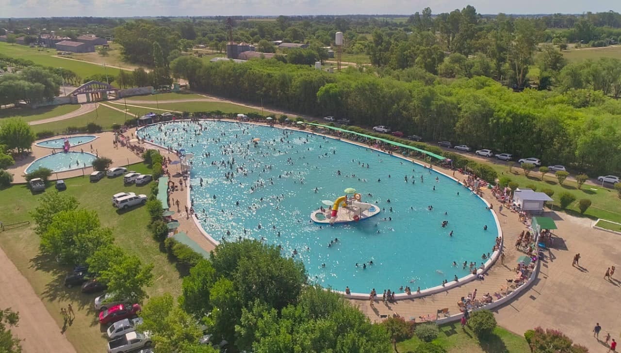  Colonia Barón recibe al turismo en el natatorio mayor de La Pampa 