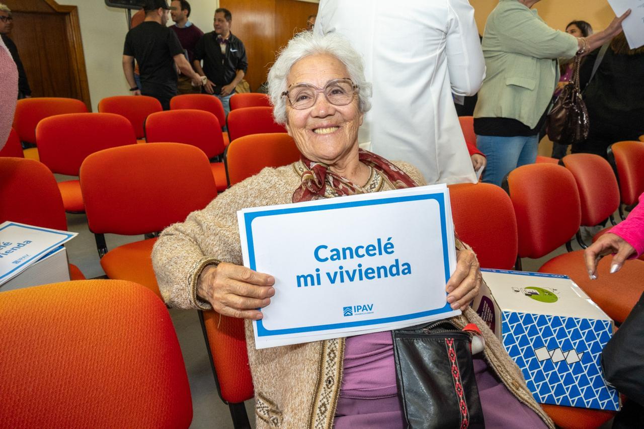 Cancelaron las cuotas y hoy firmaron la escritura de sus casas  