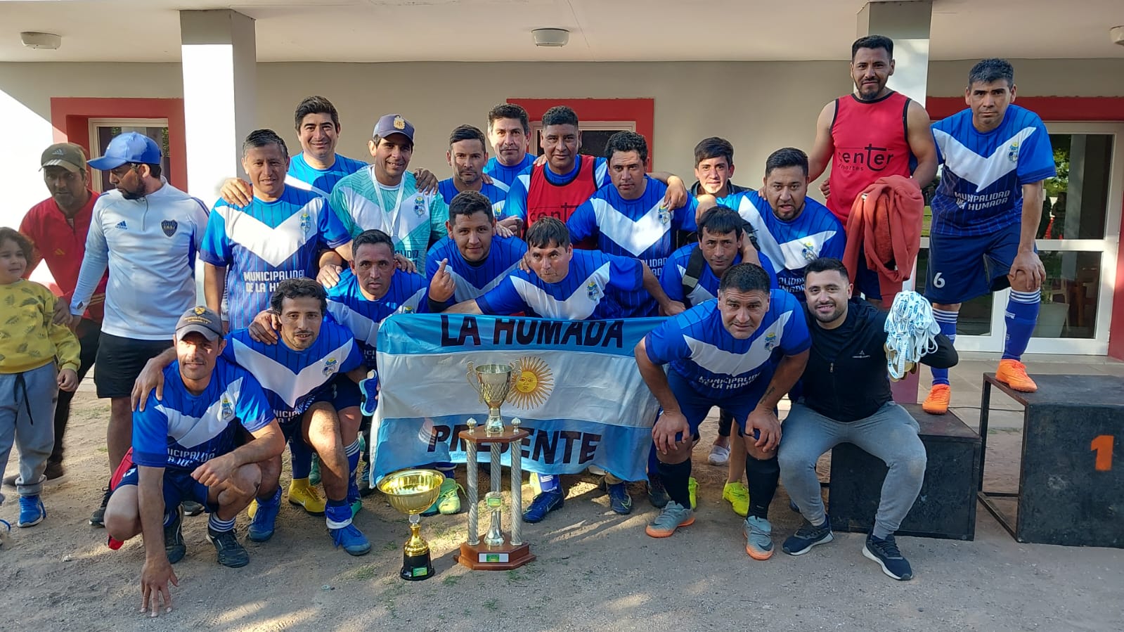 Fútbol Senior: la copa campeonato quedó en manos de La Humada