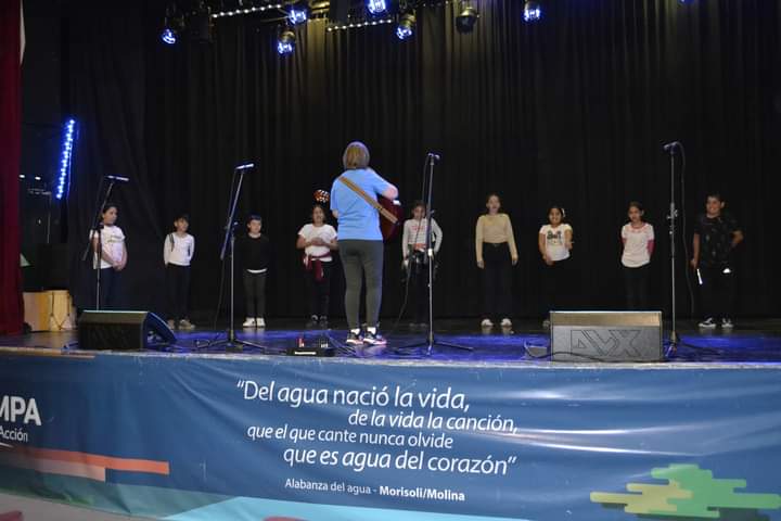 La Escuela Hogar de Algarrobo del Águila le puso letra y música al reclamo por el Atuel  