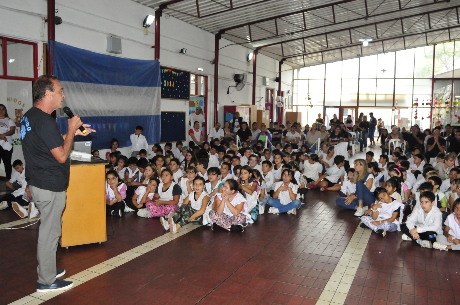 Malvinas: emotivo acto en una escuela de General Pico