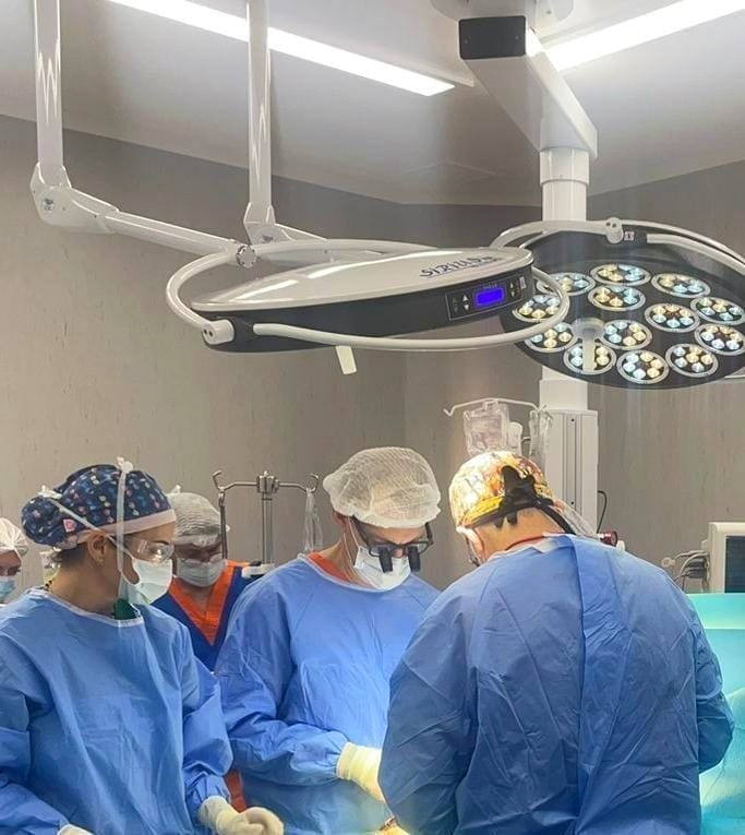 Médico pampeano que trabaja en el Garrahan encabezó una compleja cirugía cardíaca pediátrica en el Favaloro