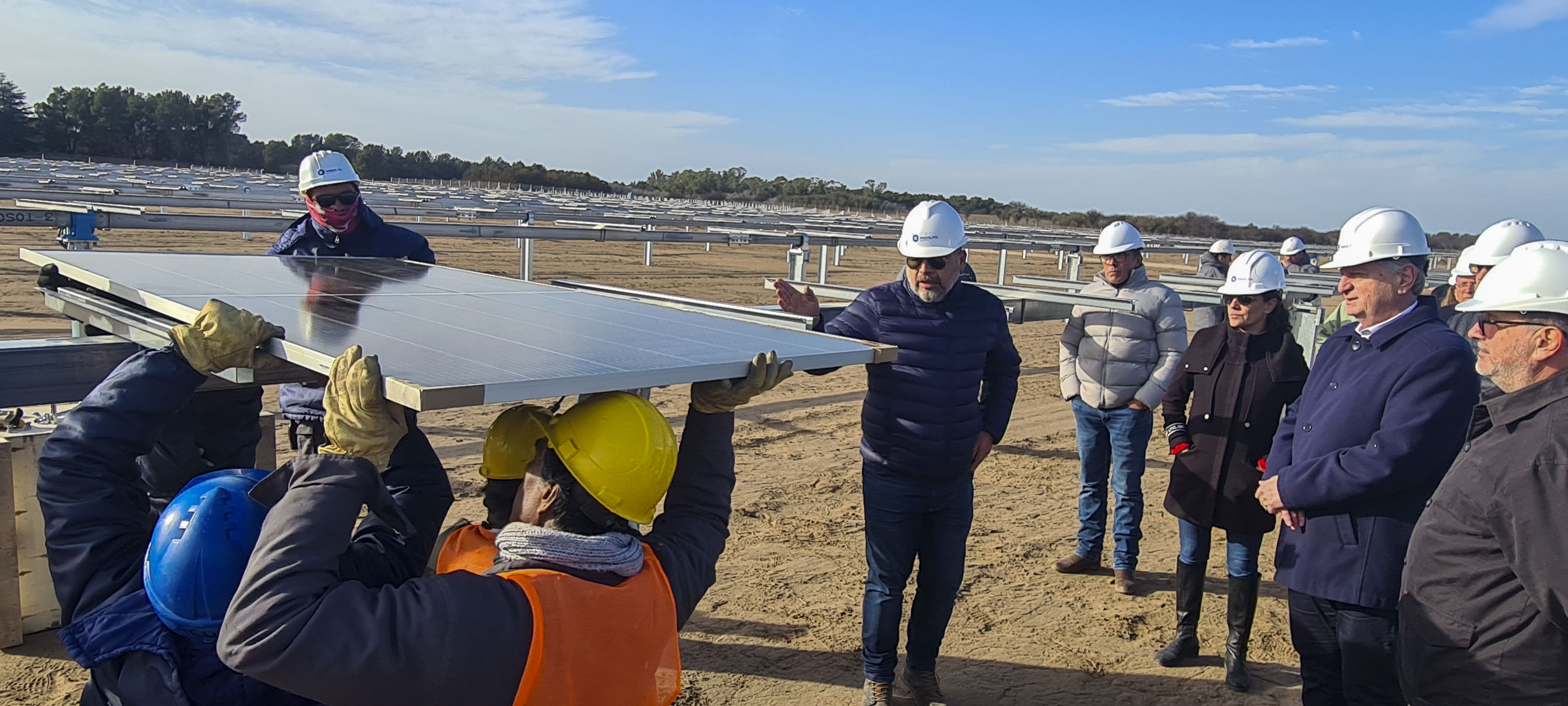 “La Pampa proyecta su futuro”, afirmó Ziliotto durante la colocación de los primeros paneles en el Parque Fotovoltaico de  Victorica 