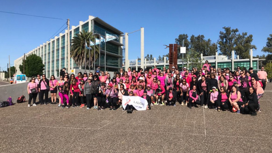 Caminata por la prevención del cáncer de mama: un compromiso con la salud 